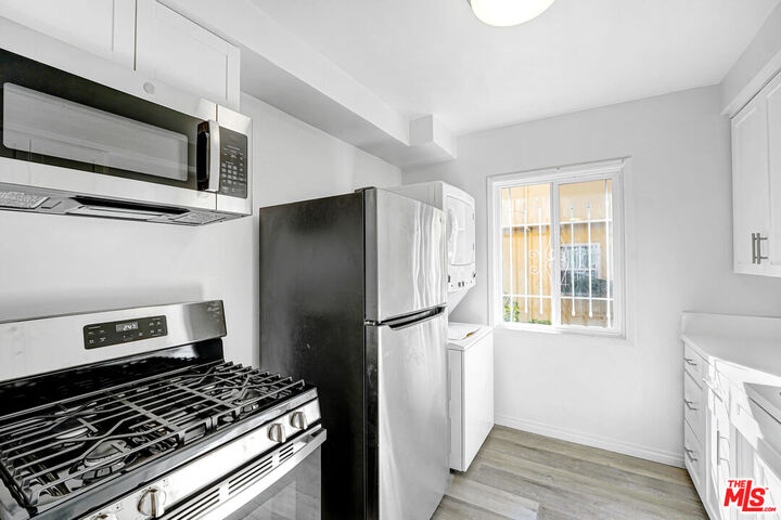 Property Photo:  1108 S Sherbourne Dr, Unit 2  CA 90035 
