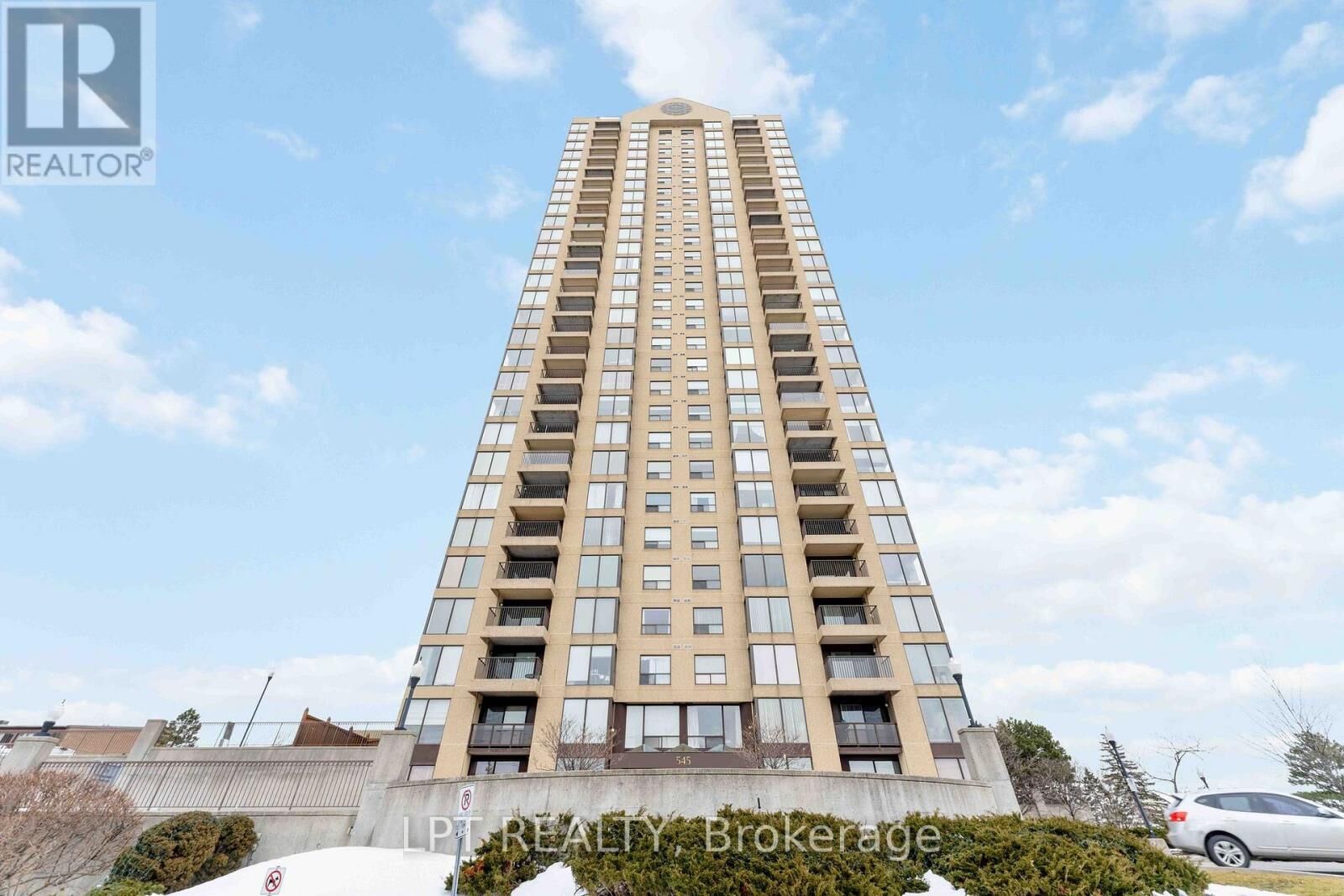Property Photo: 545 St Laurent Boulevard 2806 ON K1K 4H9