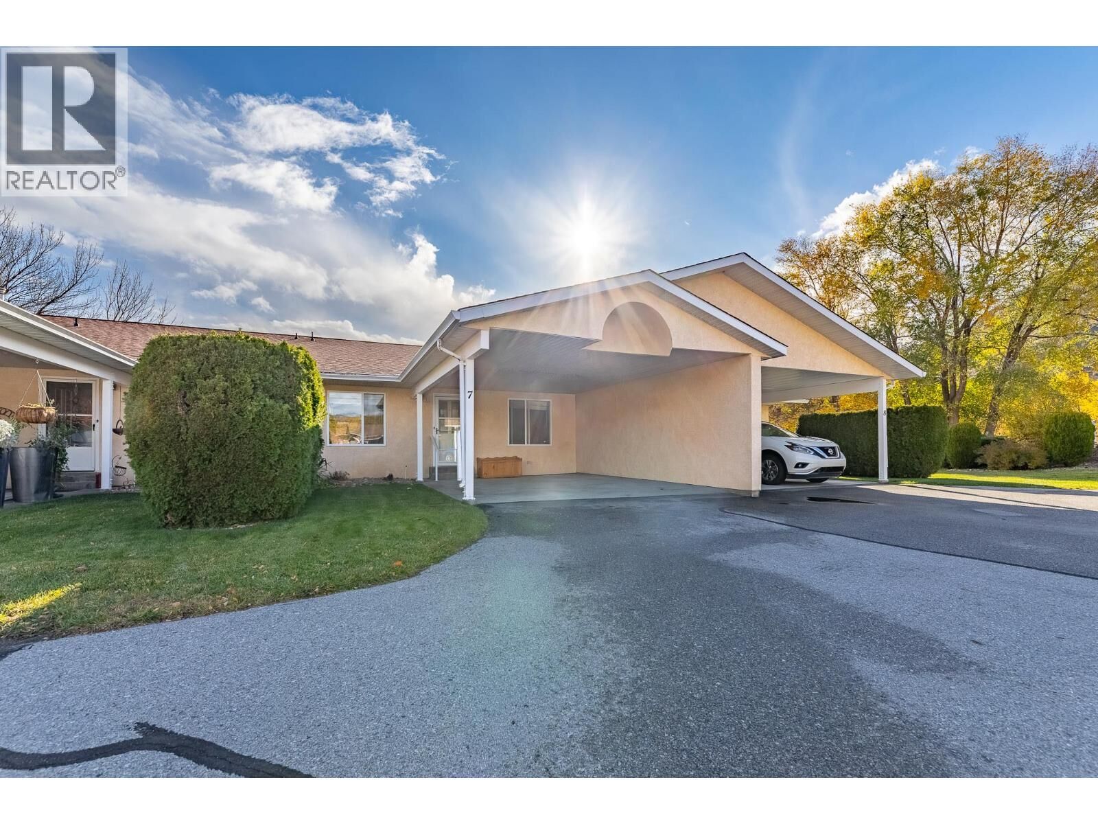 Property Photo: 145 Redwing Place 7 BC V0H 1T4