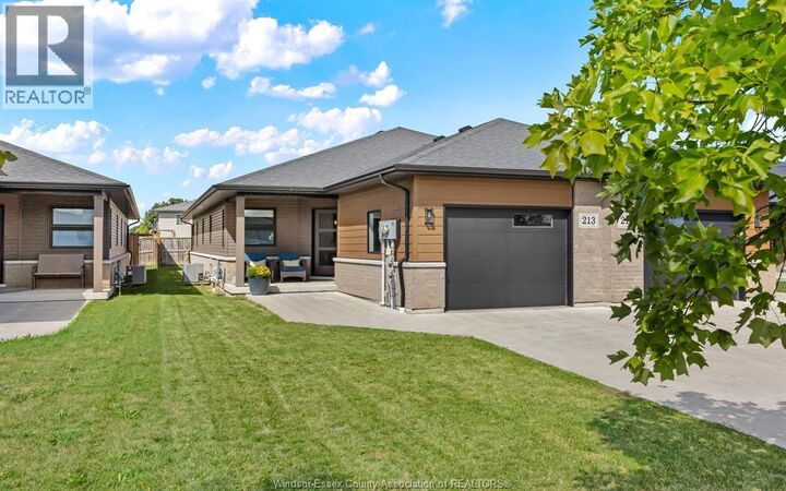Property Photo: 213 Meadowview ON N9V 0E9