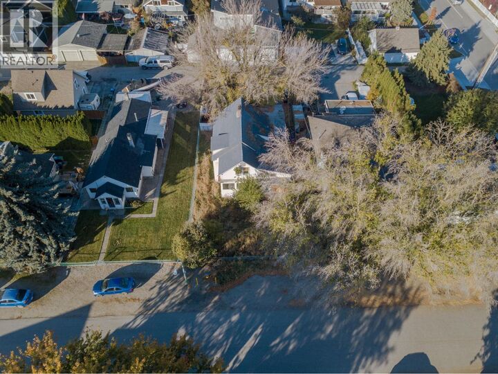 Property Photo:  2166 Aberdeen Street  BC V1Y 2T4 