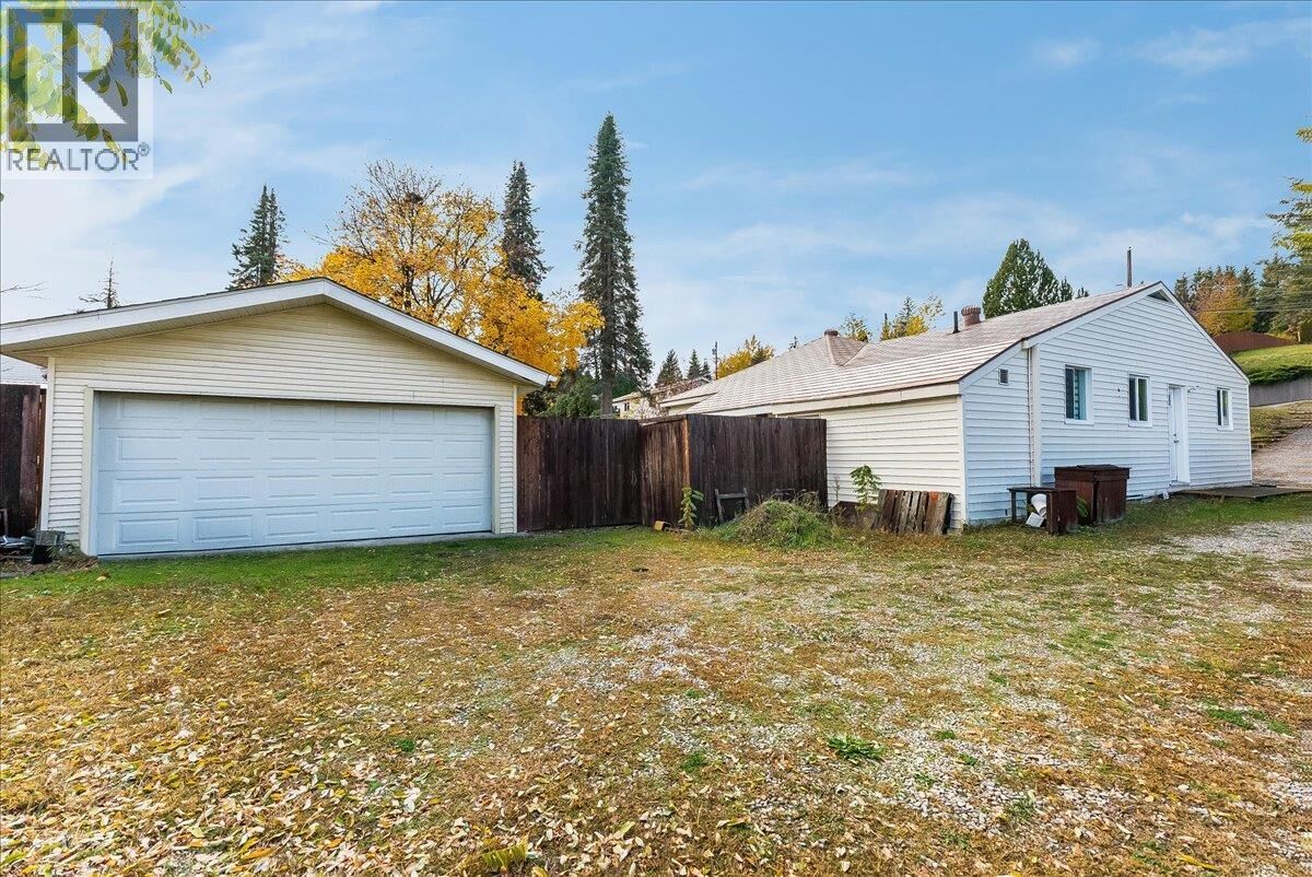 Photo de la propriété:  3113 5th Avenue  BC V1N 2V4 