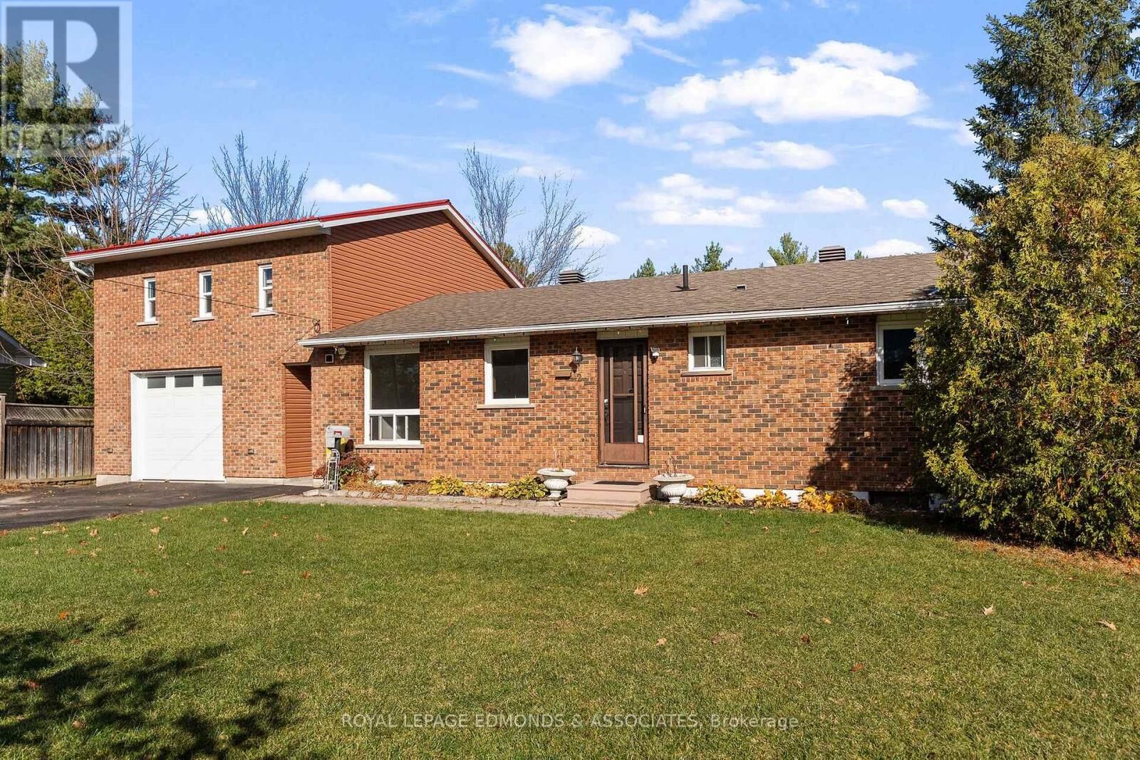 Property Photo: 22 Roy Street ON K8H 3A6