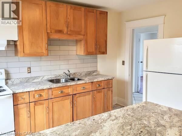 Property Photo:  5 Bruce Street Upper  ON N1R 2C8 
