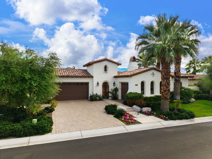 Property Photo: 76197 Via Saturnia CA 92210