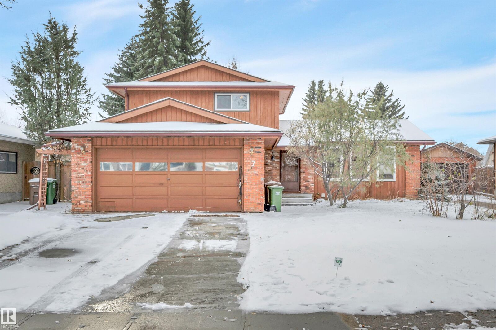 Property Photo:  7 Anita Crescent  AB T8N 2W3 