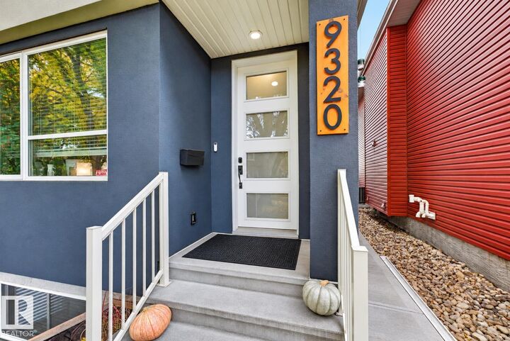 Property Photo:  9320 71 Avenue NW  AB T6E 0K8 