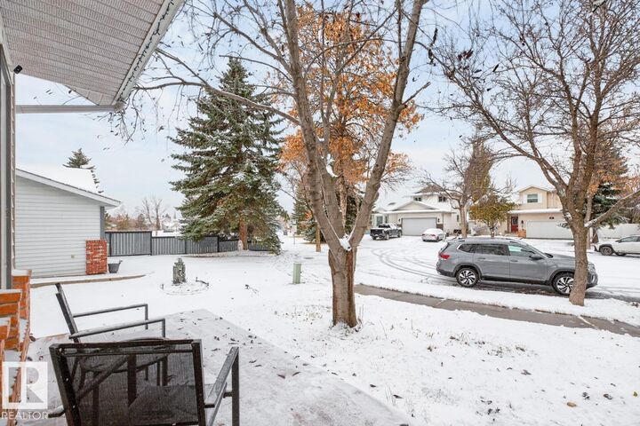Property Photo:  9 Durand Place  AB T8N 4V5 