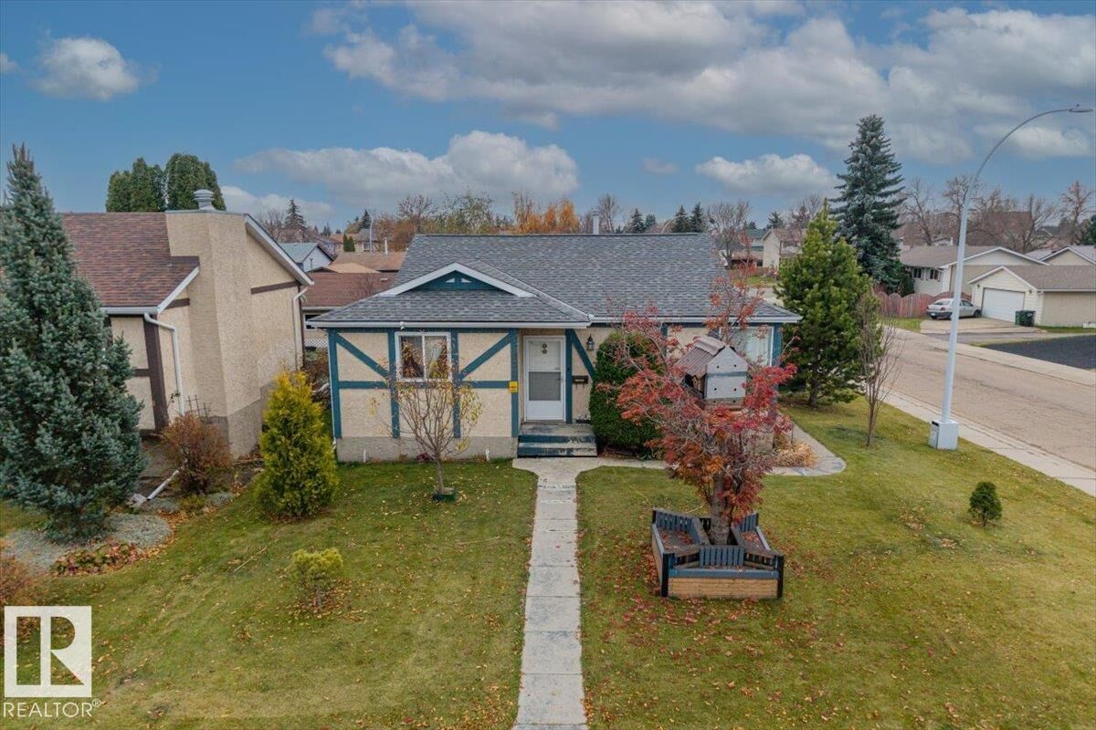 Property Photo:  11827 140 Avenue NW  AB T5X 4J7 