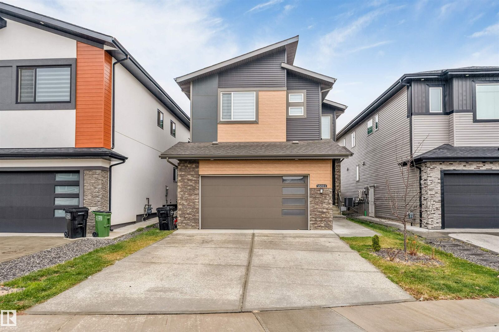 Property Photo: 15011 10 Street NW NW AB T5Y 4C8