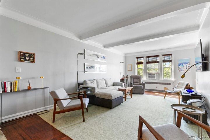 Property Photo: 21 North Chatsworth Avenue 7H NY 10538
