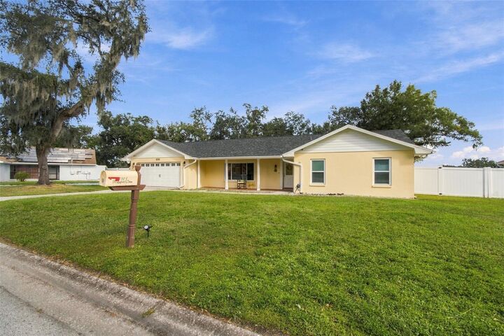 Property Photo:  1103 Ridgefield Drive  FL 33594 