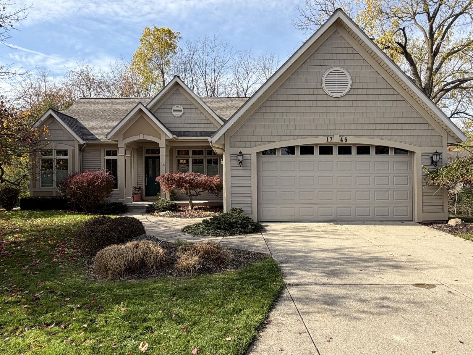 Property Photo:  1745 Oakleigh Woods Drive NW  MI 49504 