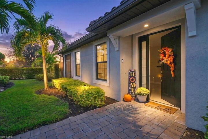 Property Photo:  8111 Calle Canovas St  FL 34114 