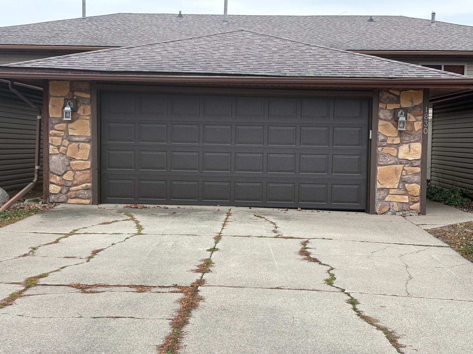 Property Photo:  1830 Lakewood Avenue  MN 56007 