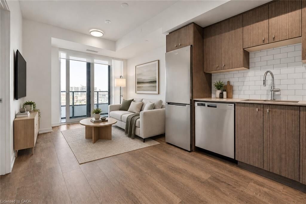 Property Photo:  5 Wellington Street 807  ON N2G 0E3 
