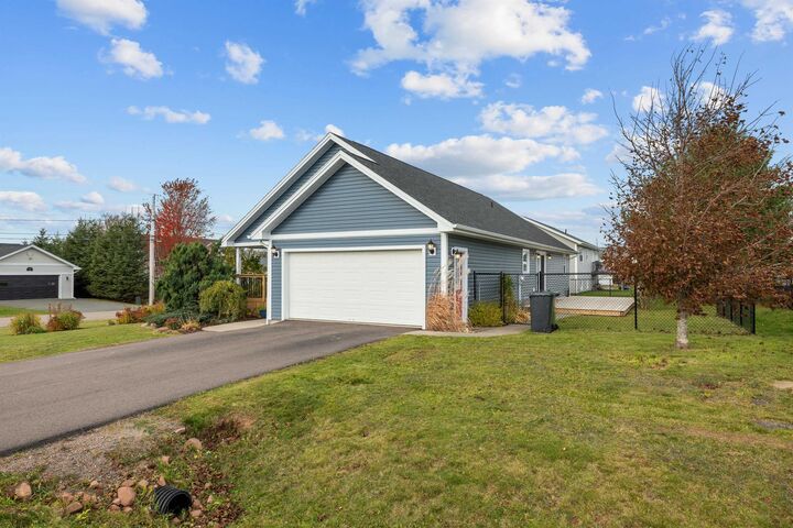 Property Photo:  47 Westway Drive  PE C1E 2K2 