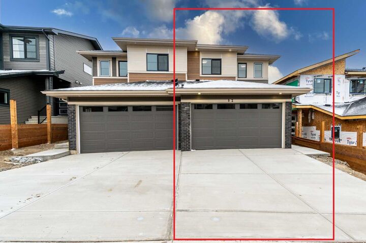 Property Photo:  92 Heritage Manor  AB T4C 3K8 