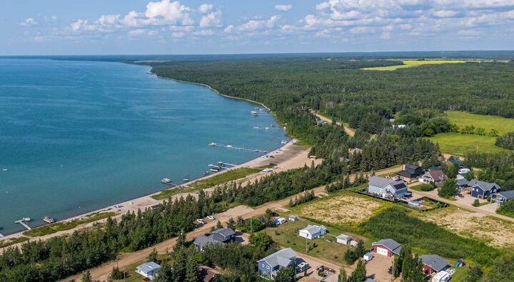 Property Photo:  703 Willow Bay  SK S9V 2T0 