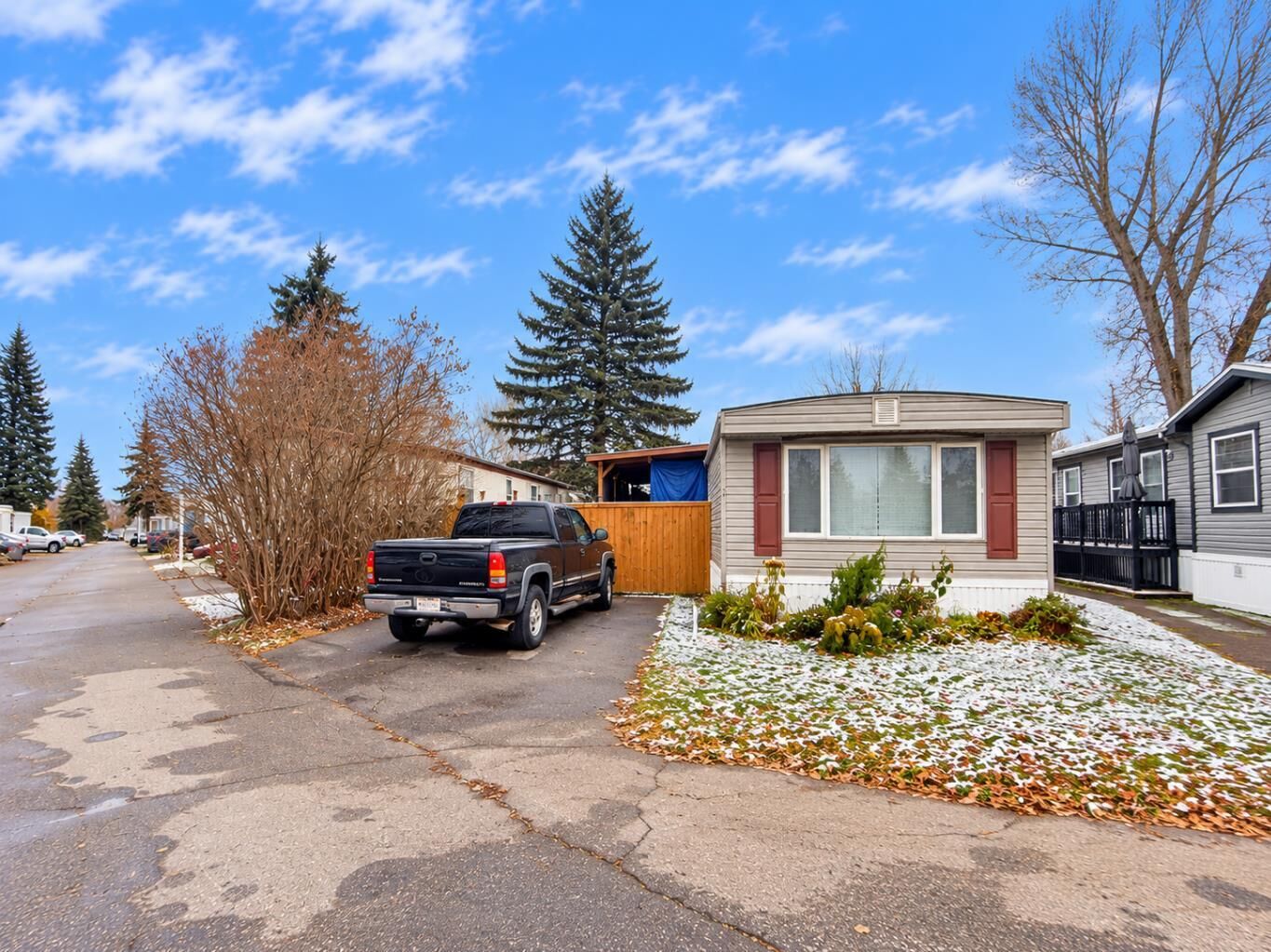 Property Photo:  6724 17 Avenue SE 97  AB T2A 0W5 