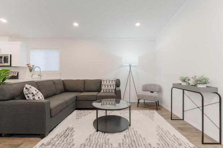 Property Photo:  6220 17 Avenue SE 5  AB T2A 0W6 