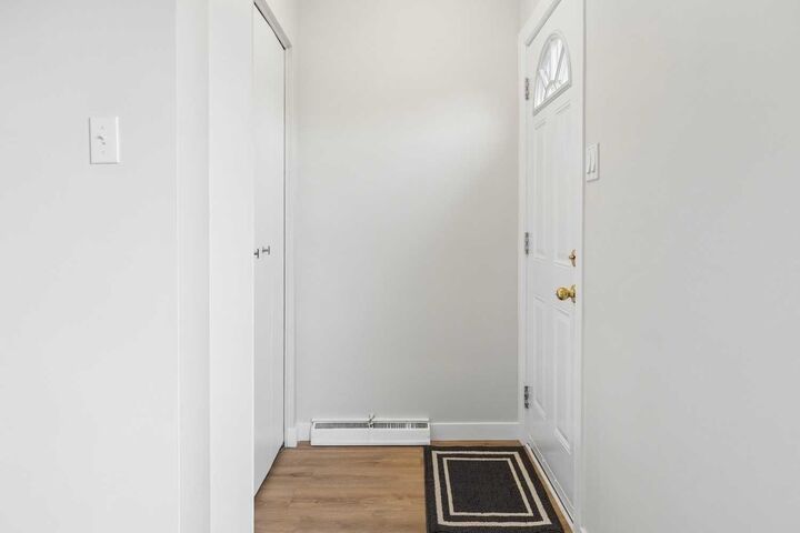 Property Photo:  2111 5 Avenue NW  AB T2N 0S6 