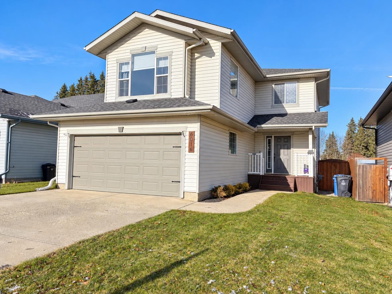 Property Photo:  6016 44 Avenue  AB T4T 1W4 