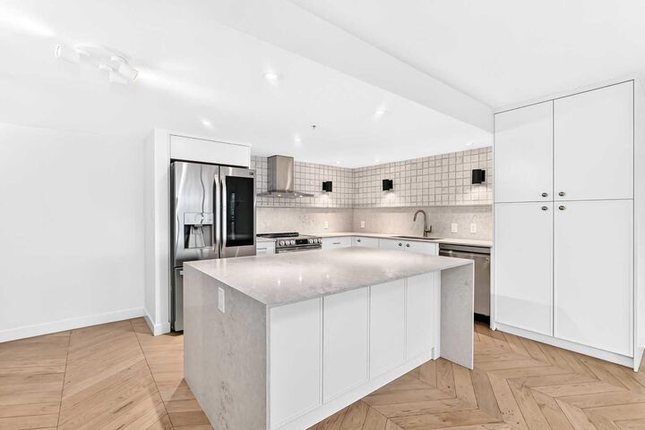 Property Photo:  1078 6 Avenue SW 1801  AB T2P 5N3 