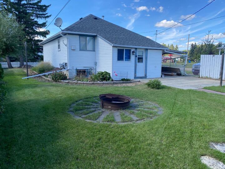 Property Photo:  1021 Moville Street  AB T0B 3P0 