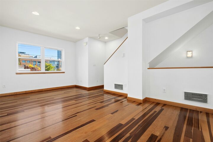 Property Photo: 4331 9th Avenue NE C WA 98105