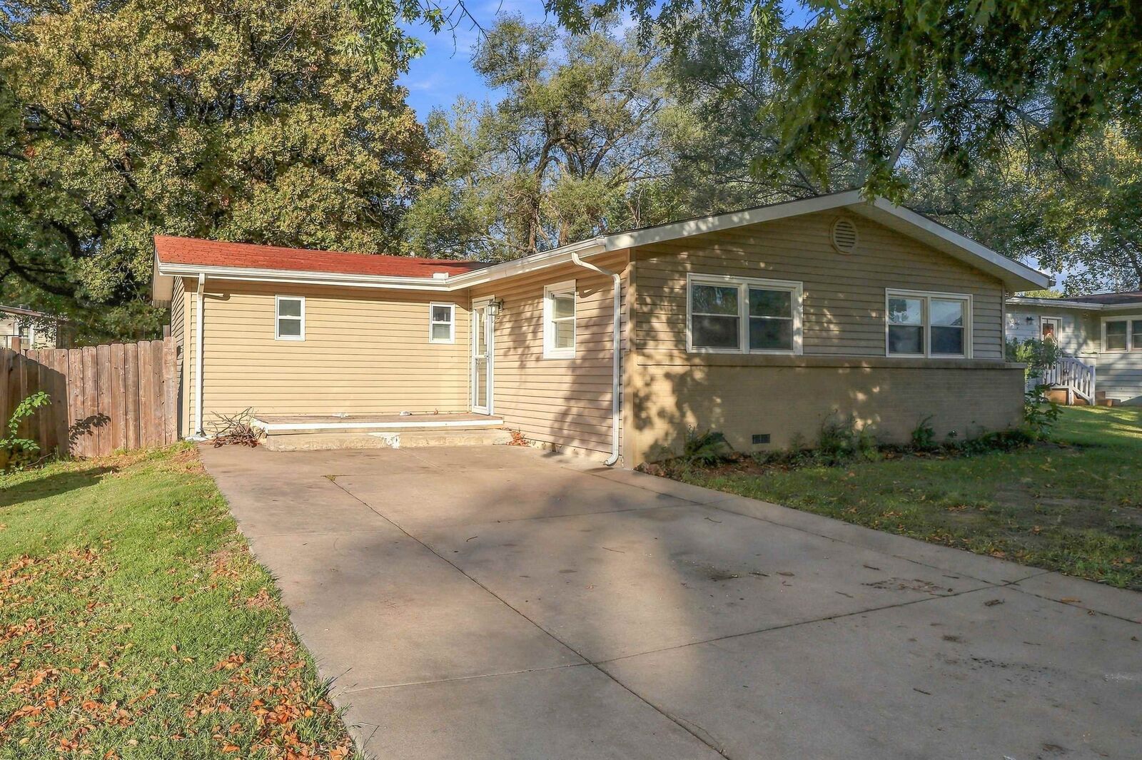 Property Photo: 469 S Woodlawn Blvd KS 67037