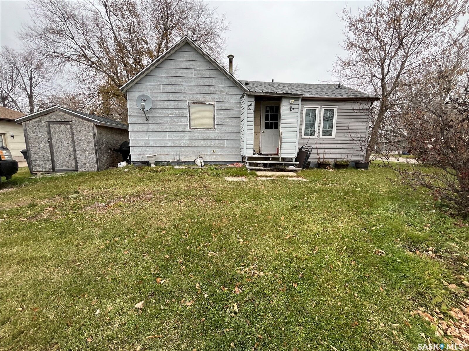 Property Photo:  2 Railway Avenue  SK S0C 2H0 