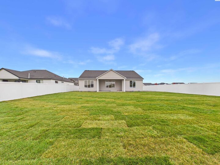 Property Photo:  309 Sapphire Ave  WA 98930 