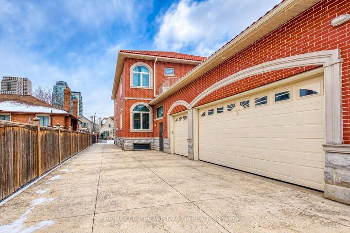 Property Photo:  3480 Joan Drive  ON L5B 1T5 