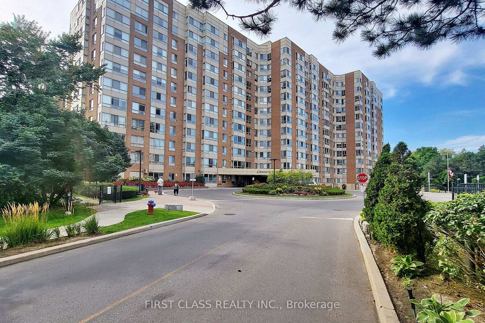Property Photo: 1485 Lakeshore Road E 1117 ON L5E 3G2