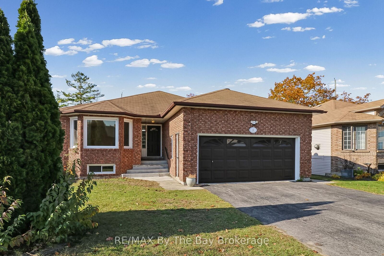 Property Photo: 6 Riverdale (Main Level) Drive ON L9Z 1E9