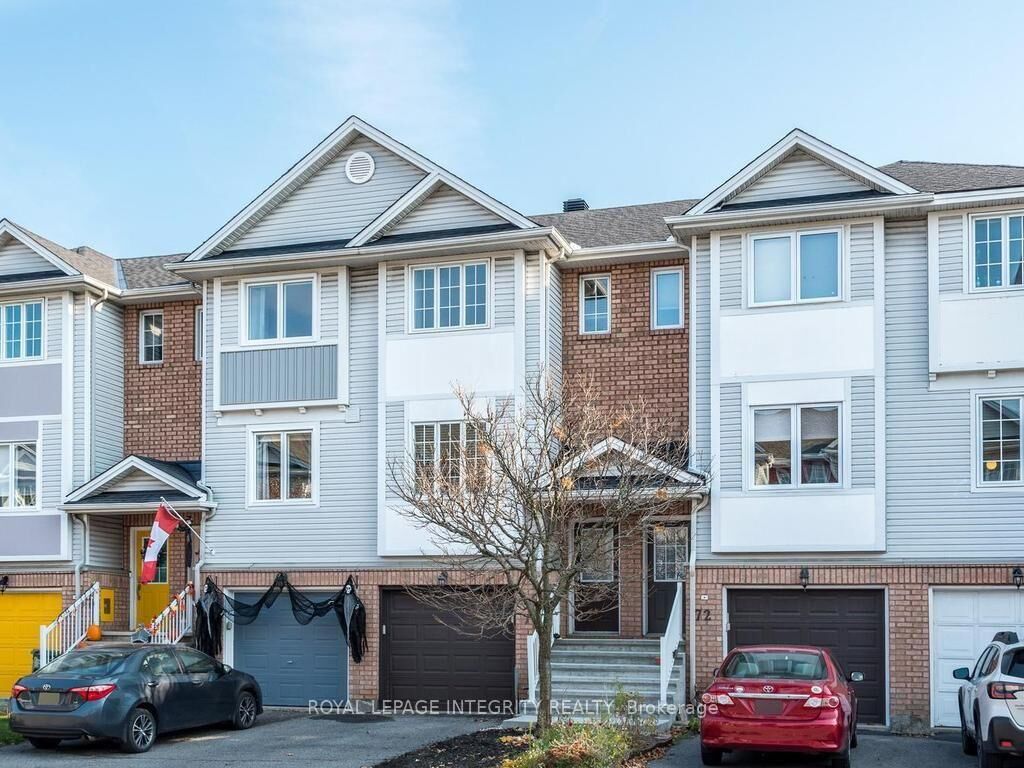 Property Photo: 74 Manhattan Crescent ON K2C 4B8