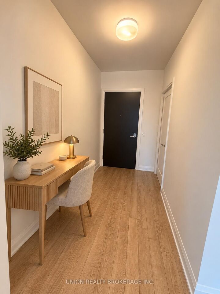 Property Photo:  286 Main Street 606  ON M4C 0B3 