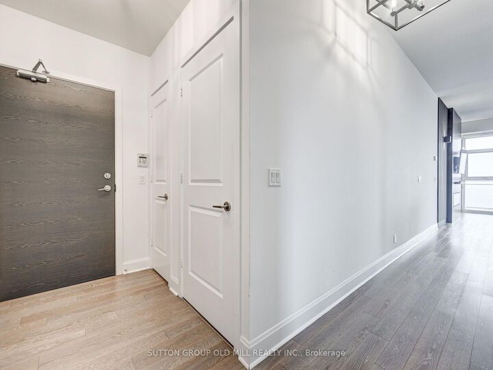 Property Photo:  33 Shorebreeze Drive 3704  ON M8V 0G1 