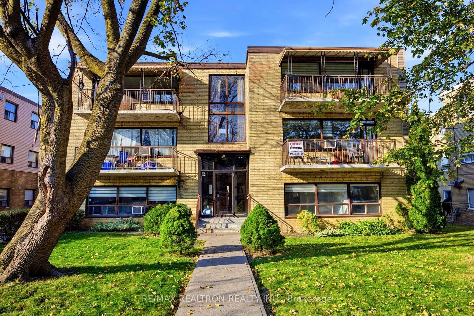 Property Photo: 4 Meadowbrook Road 1 ON M6B 2S4