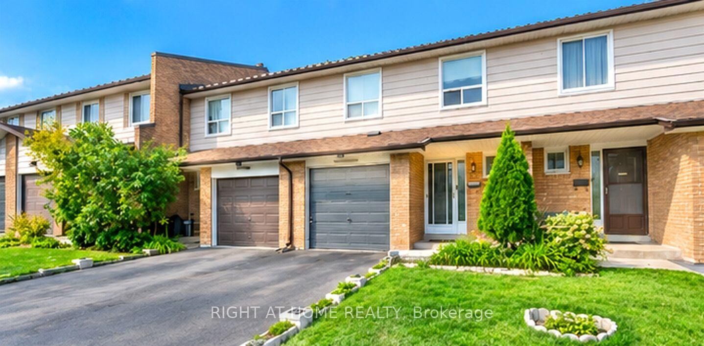 Property Photo: 7475 Goreway Drive 17 ON L4T 3T3