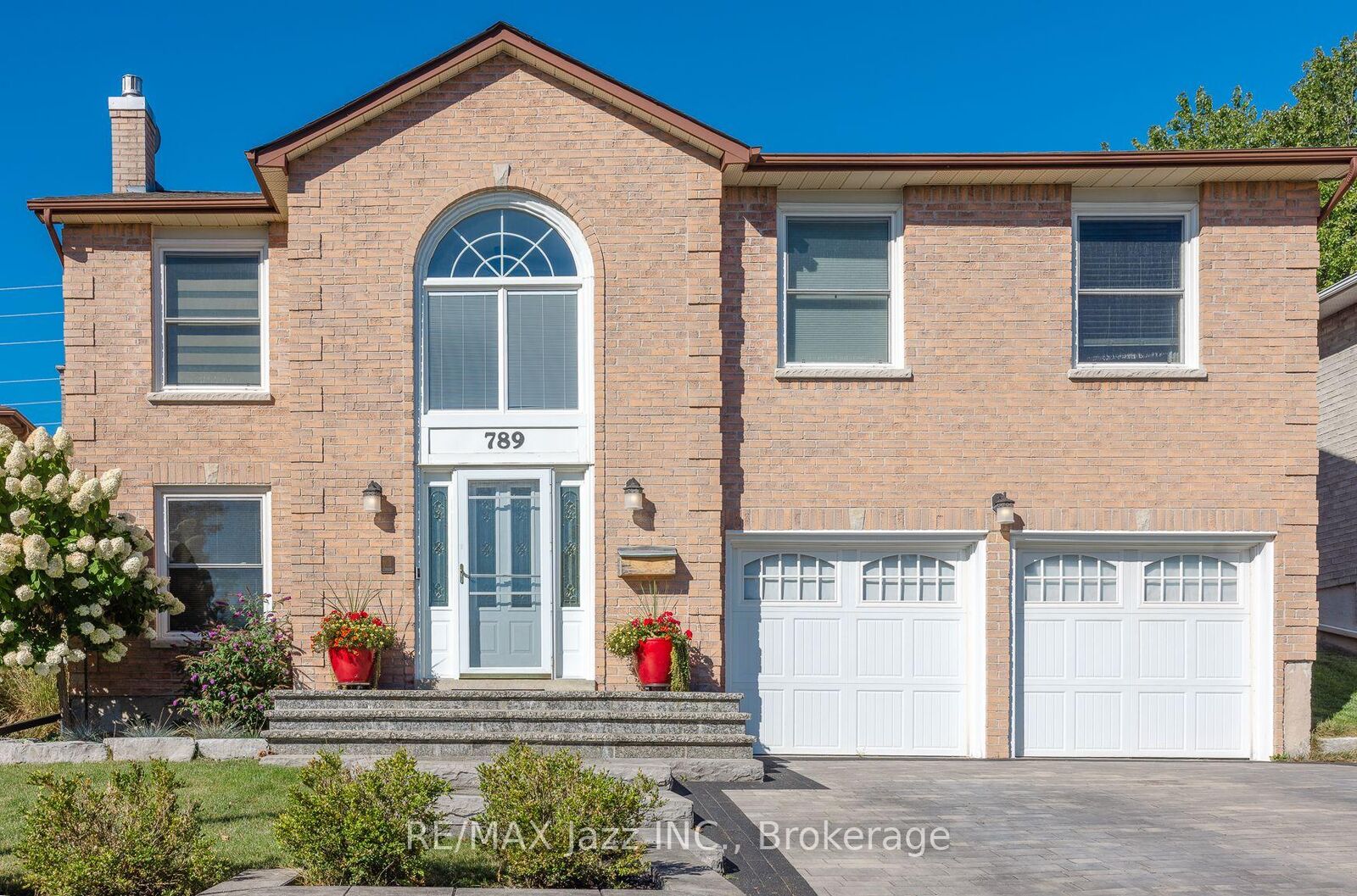 Property Photo: 789 Lochness Crescent ON L1J 7R2