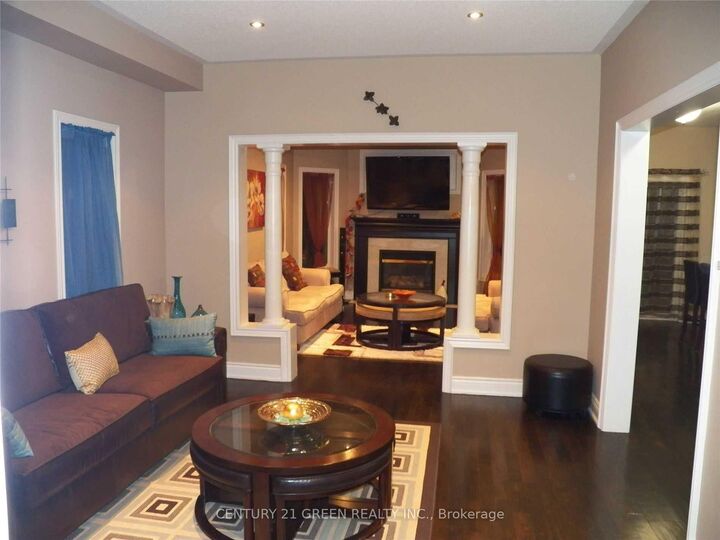 Property Photo:  689 Gypsy Fly Crescent  ON L5W 1H5 