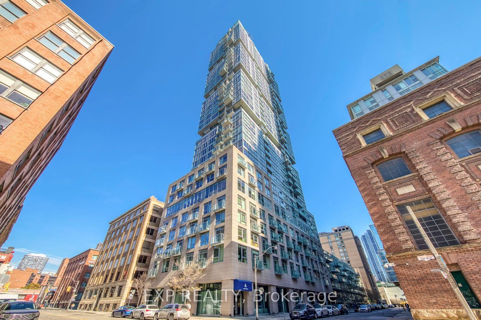 Property Photo:  30 Nelson Street E 2702  ON M5V 0H5 