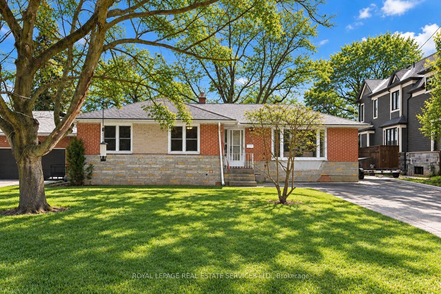 Property Photo: 464 Tower Drive ON L6L 4R3