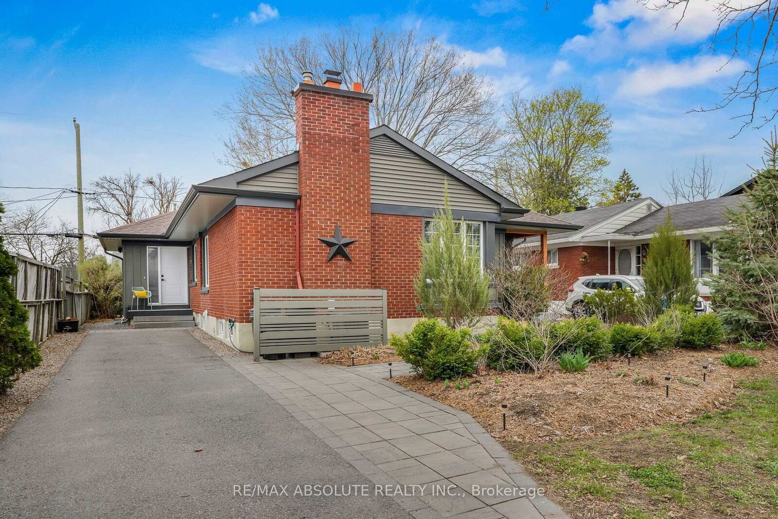 Property Photo: 836 Quinlan Road ON K1G 1S1
