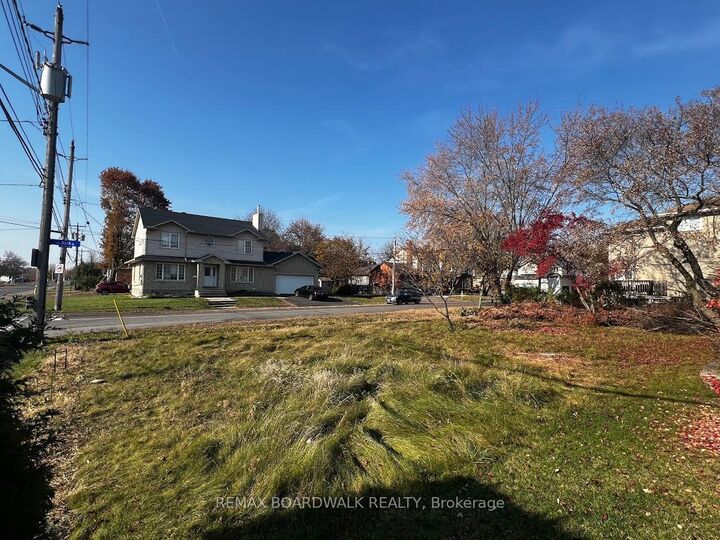 Property Photo:  1779 Queensdale Avenue  ON K1T 1J7 