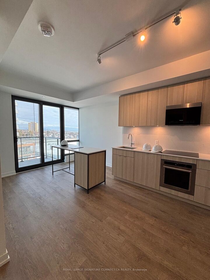 Property Photo: 251 Masonry Way 513 ON L5H 0B3