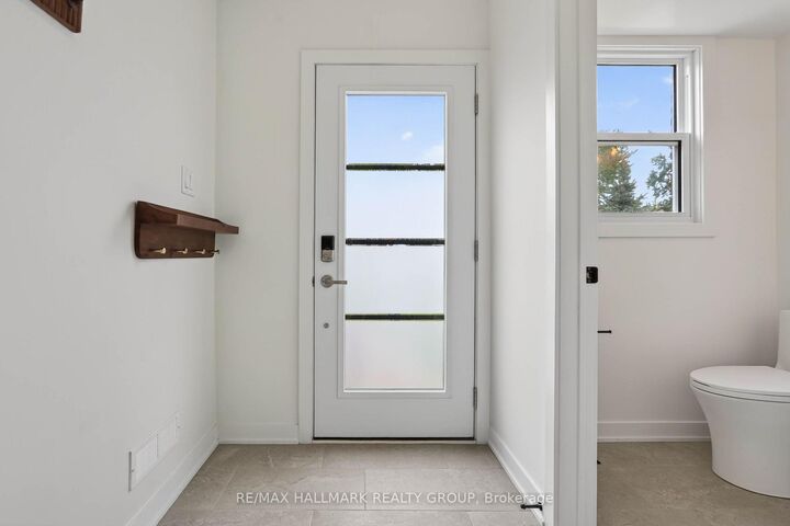 Property Photo:  660 Hochelaga Street 44  ON K1K 2E9 