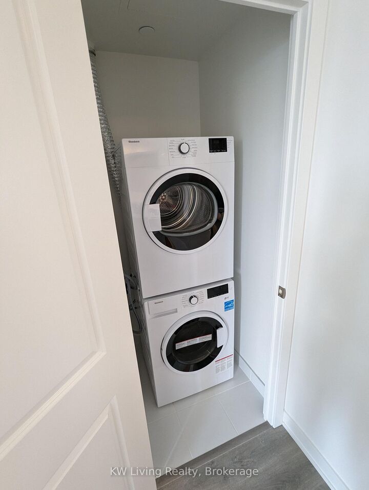Property Photo:  50 Upper Mall Way B1207  ON L4J 0L8 